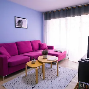 two-bedroom-stylish-studio-5-minutes-walk-from-the-beach.topcostabravahotels.com/